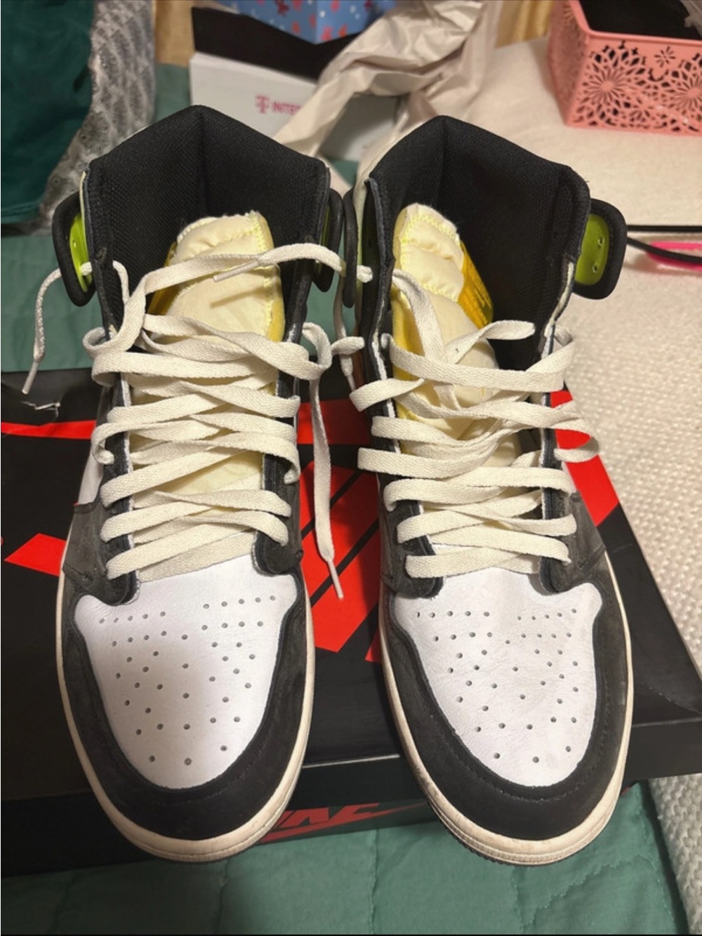 Nike Air Jordan 1 Retro High OG 'Volt Gold' sneakers